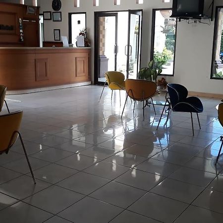 Hotel Bumi Palupy Палу Екстер'єр фото